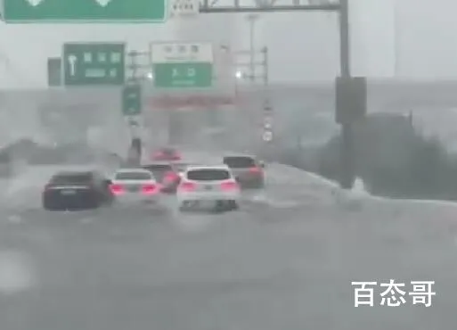 上海暴雨 高架桥成“高架河” 瞬时