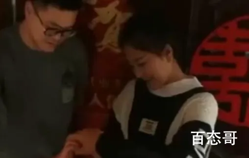 新婚夫妻是门对门邻居 两人是什么