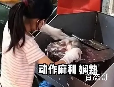 9岁女童档口持刀杀鱼扒鳞 看样子至少有十年刀功