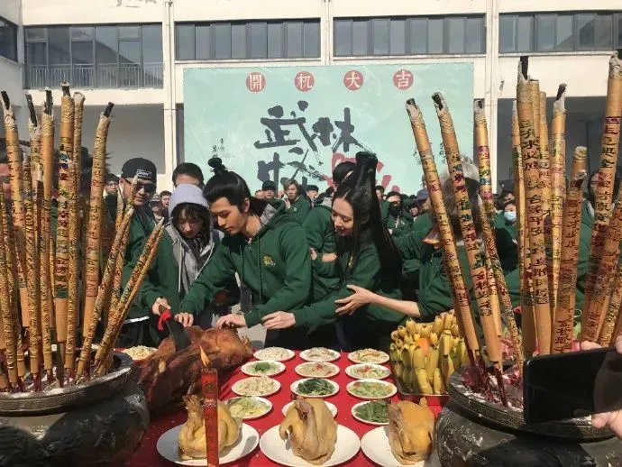 刘伟强《武林怪兽》开机，陈学冬搭档周冬雨