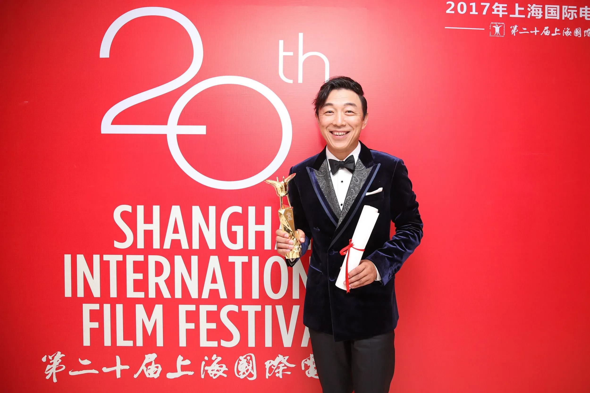 黄渤加冕上影节影帝，与宋佳《冰之下》演绎-37错位爱情