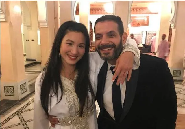 郑佩佩女儿被爆婚讯，与外籍男友合照